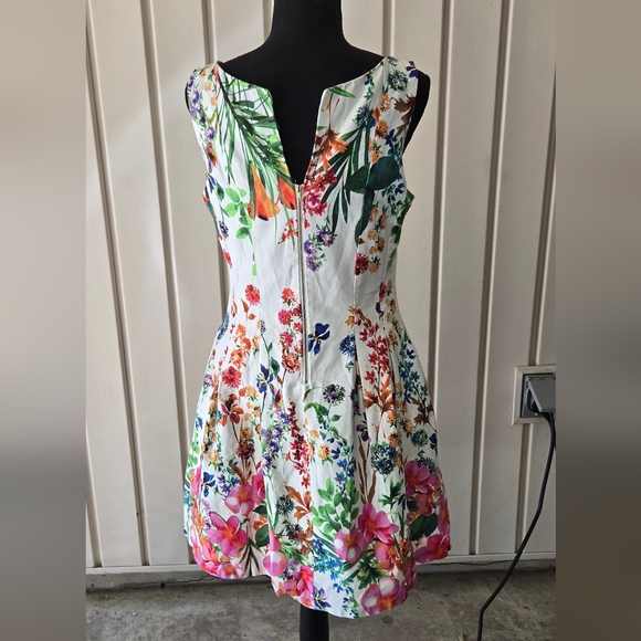 Gabby Skye Floral Rear Zip Sheath Dress Woman’s Size 12 - Picture 2 of 6